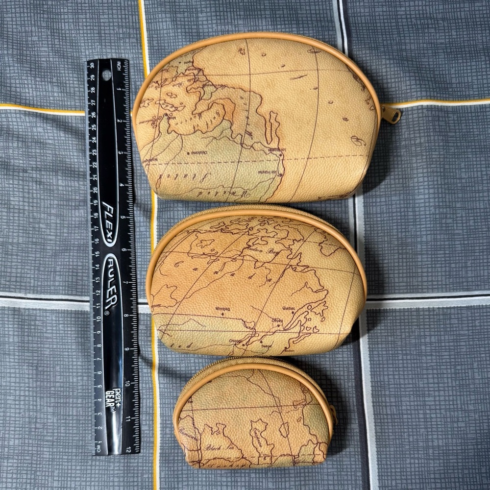 👜NWOT Set of Three Map Print Pouches
